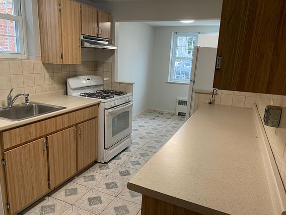 5th image of 191-6 37th Ave Floor 1