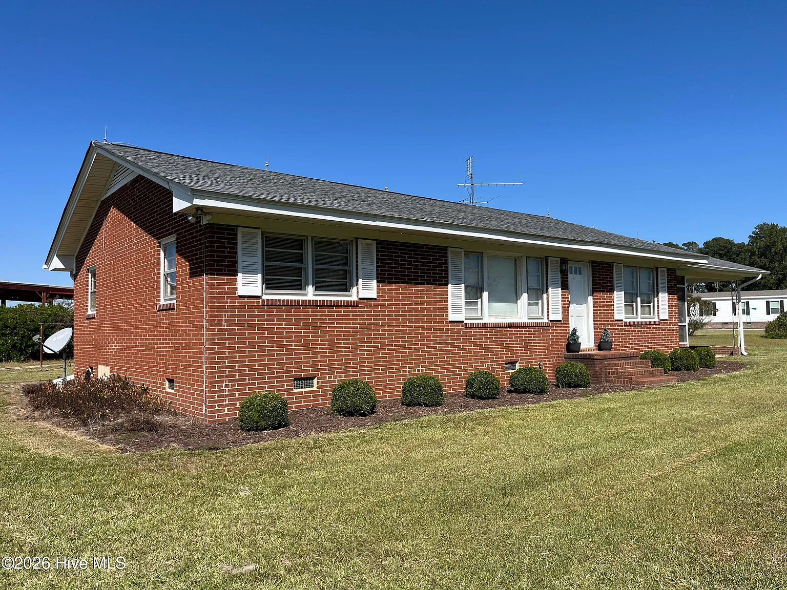 3 bed, 1.5 bath, 1276 sqft, $1,400 — Photo 2