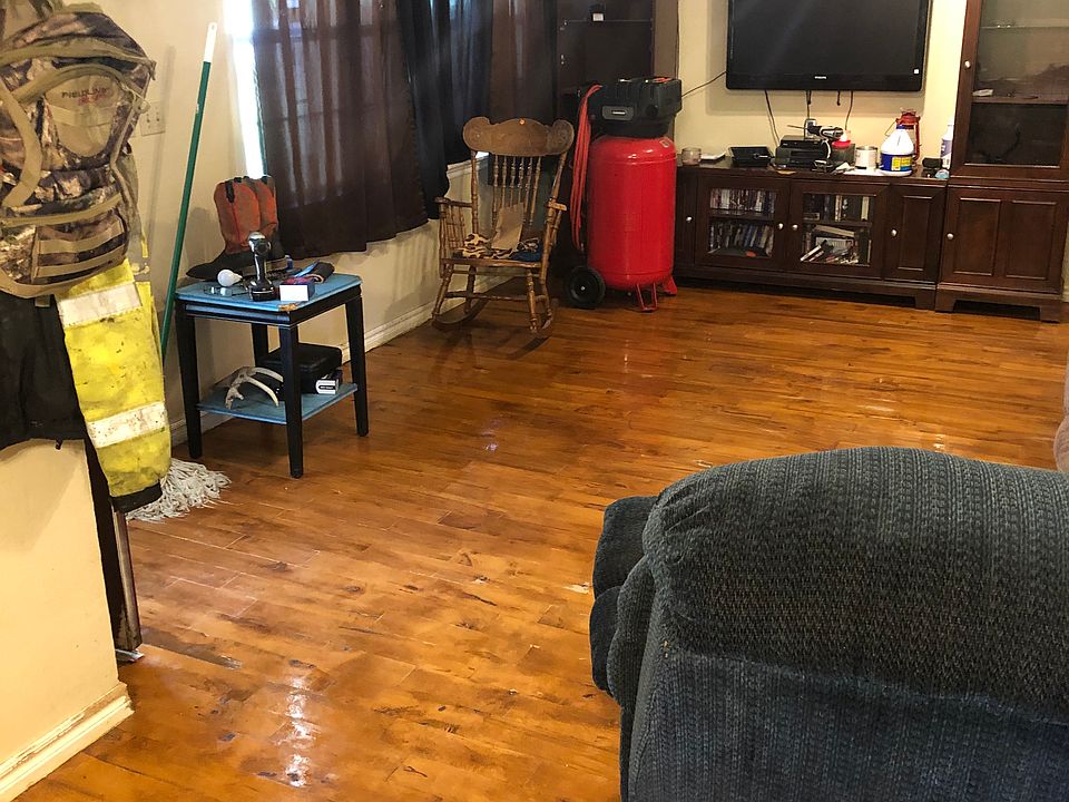 1st image of 1104 W Wynnewood Ave