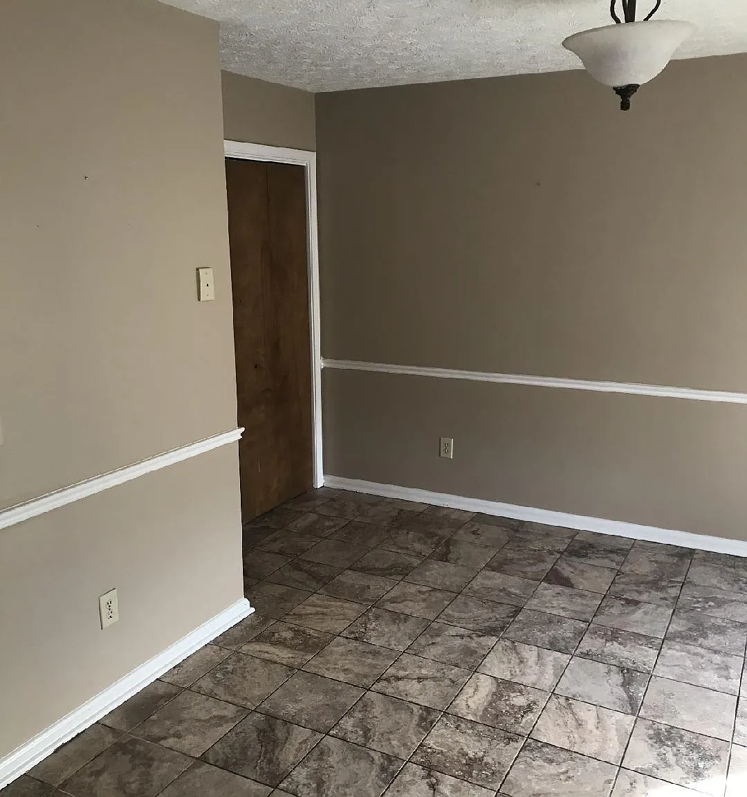 2 bed, 1.5 bath, 1100 sqft, $900 — Photo 1