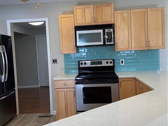 5th image of 702 Trotter Ln