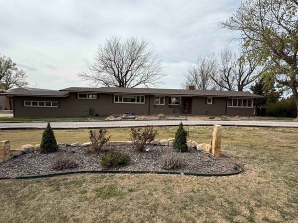 315 Point Dr, Great Bend, KS 67530