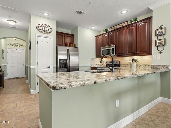 2nd image of 75 Riverview Bnd S #S