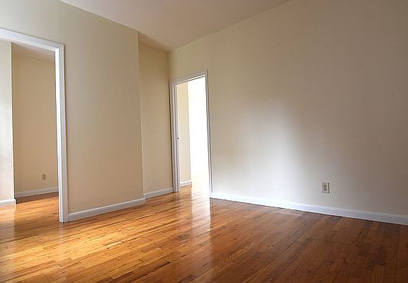 2nd image of 680 Manhattan Ave APT 16