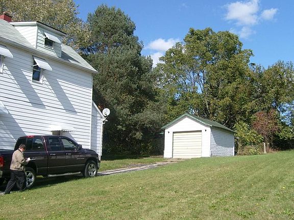 2nd image of 2525 Hunter Ave