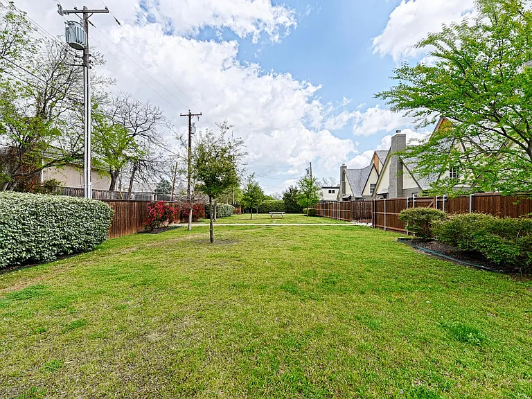 5089 Gaston Ave — Photo 24