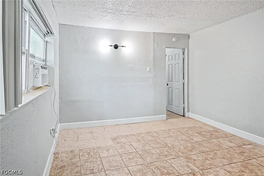 2 bed, 1.0 bath, 611 sqft, $1,200 — Photo 2