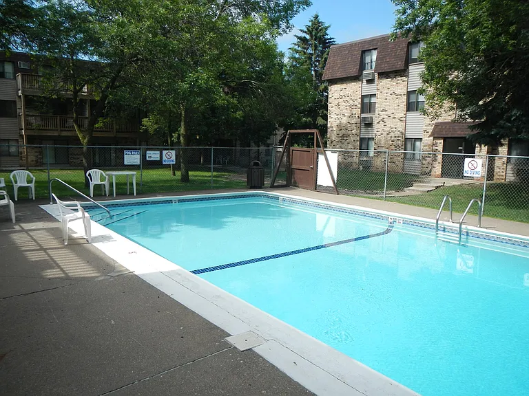 Hazelwood Apartments — Photo 19