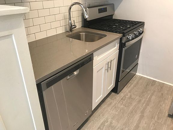 3rd image of 5515 S Blackstone Ave #307