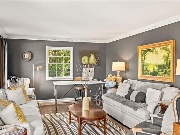 5th image of 1905 Sherwood Dr
