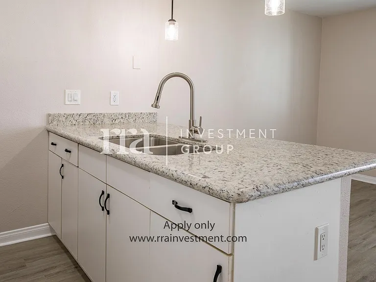 2411 Adams Ave #23 — Photo 7