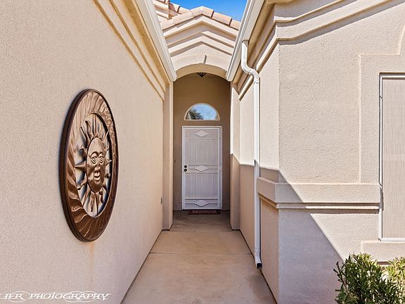 5th image of 563 Fairways Dr