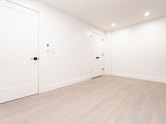 5th image of 53 Clifton Pl #3D