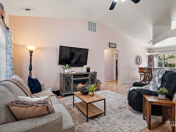 4th image of 3013 Mimosa Ln