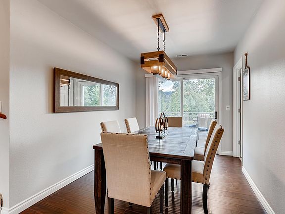 Farmhouse Table that can comfortably sit 6 people or more