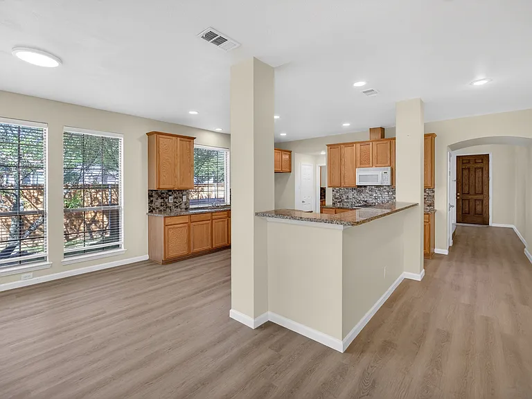2616 Cove Dr — Photo 8