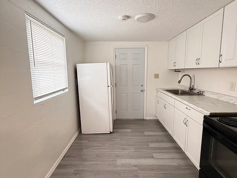 301 SW 3rd Ter #301 — Photo 6