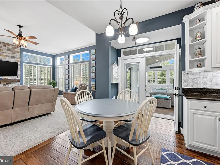 704 Seaton Ct SE — Photo 15