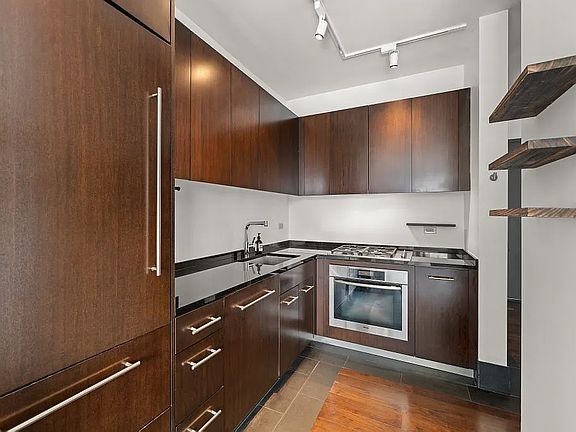 5th image of 40 Broad St Penthouse 1F