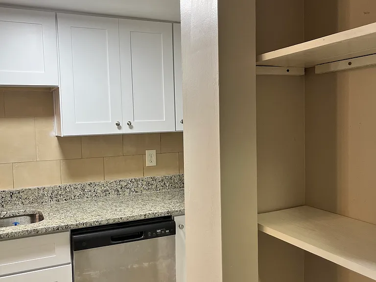 6505 Bannor Ln — Photo 8