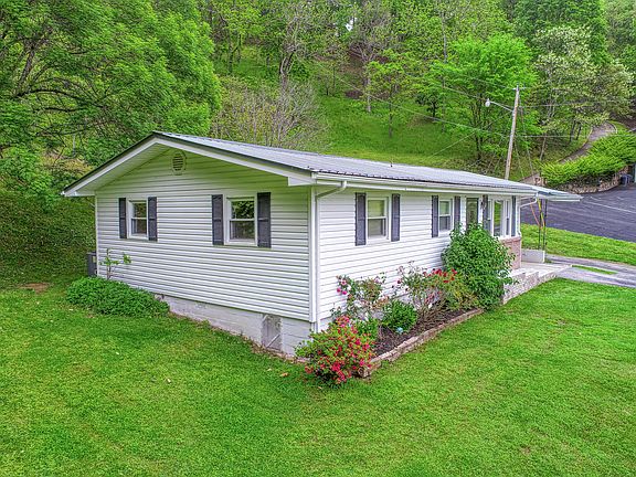 4th image of 938 Independence Dr W