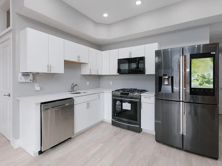 1715 W Jefferson St #1 — Photo 8