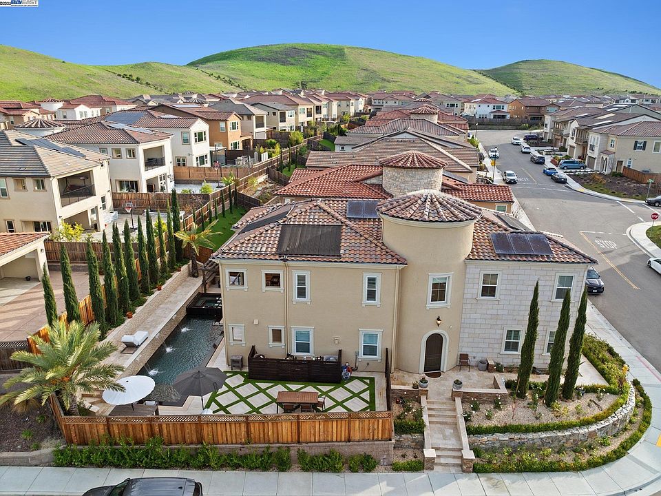 1st image of 2677 Mount Dana Dr