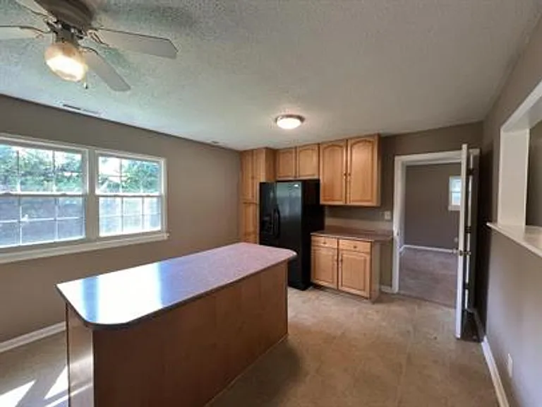 504 Holly Ct — Photo 5