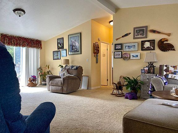 3rd image of 6215 NE Deer Ln