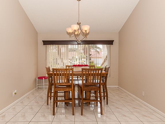 4th image of 16307 NW 9th Dr