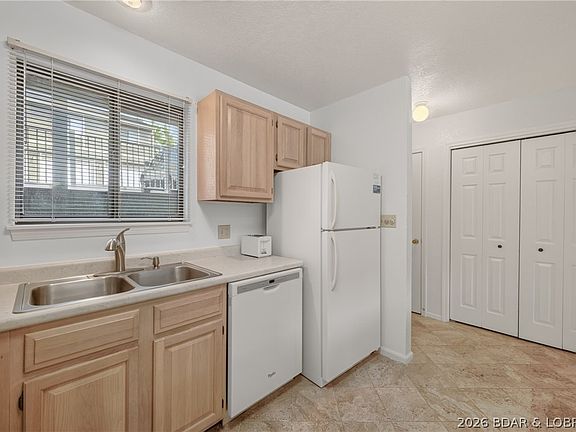 5th image of 611 Lazy Days Rd APT D1