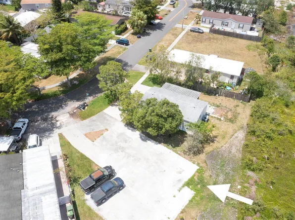 21740 NW 1st Street, Pembroke Pines, FL 33029