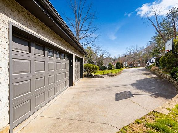 5th image of 93 Skyland Dr
