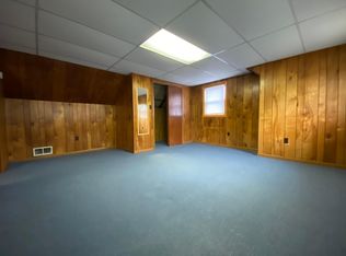 3 Silveira Dr, Middletown, RI 02842