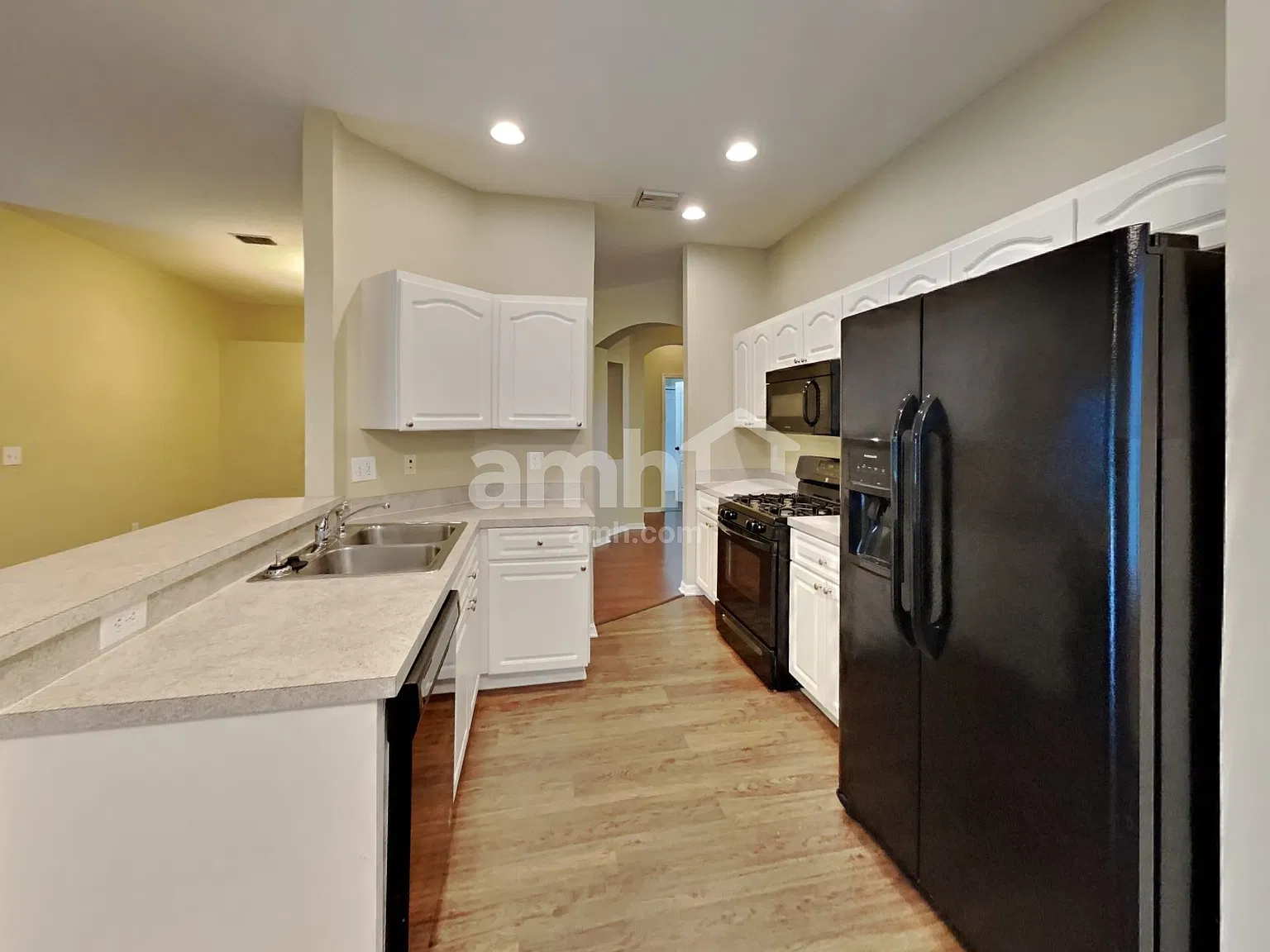 3 bed, 2.0 bath, 1530 sqft, $2,220 — Photo 3