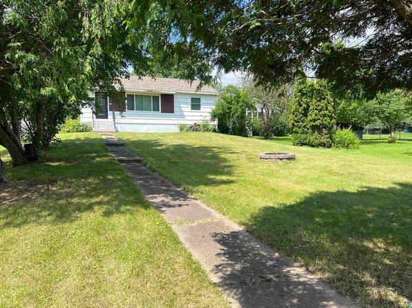3027 8th Ave E, Hibbing, MN 55746