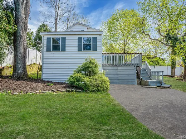 93 Maple Road, Kings Park, NY 11754