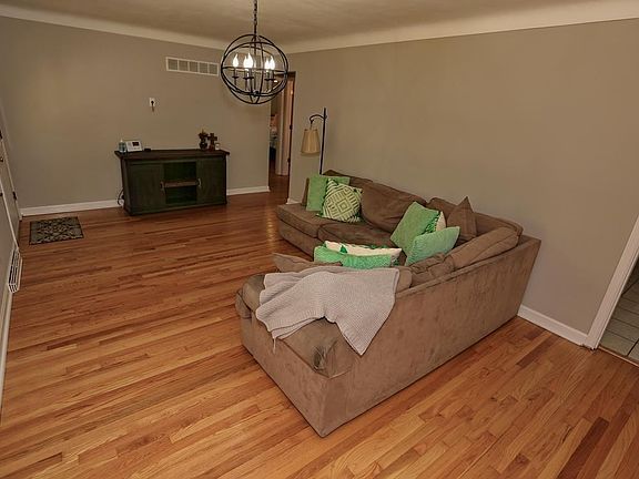 4th image of 565 Saint Bernard Dr