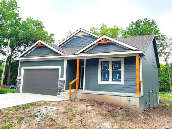 4 Highland Cir, Smithville, MO 64089