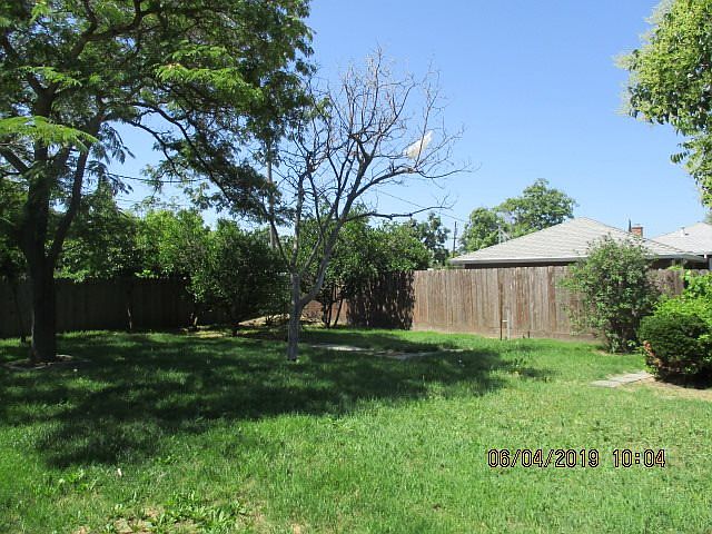 2nd image of 6123 N Alturas Ave