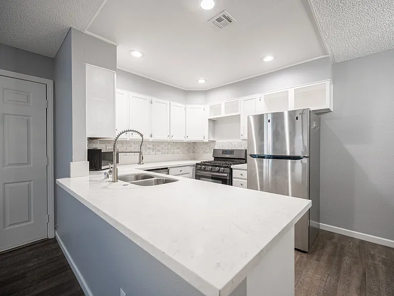 1406 Santa Margarita St #B — Photo 15