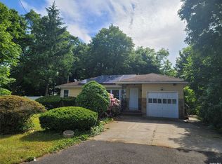 409 Columbus Ave, East Patchogue, NY 11772