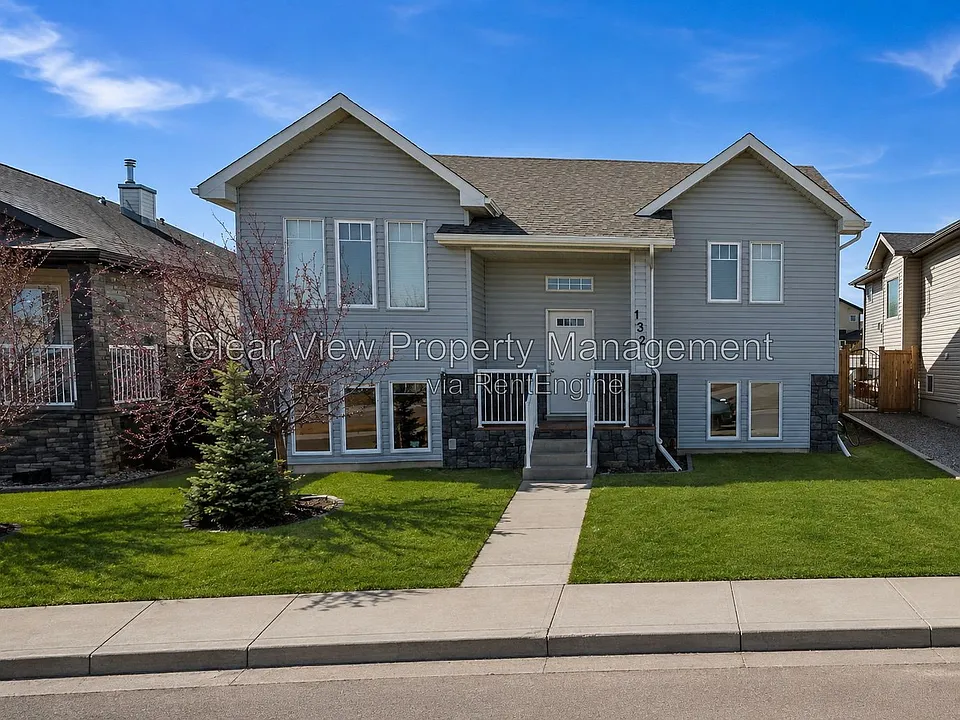 132 Grand River Blvd W #UPPER LEVEL