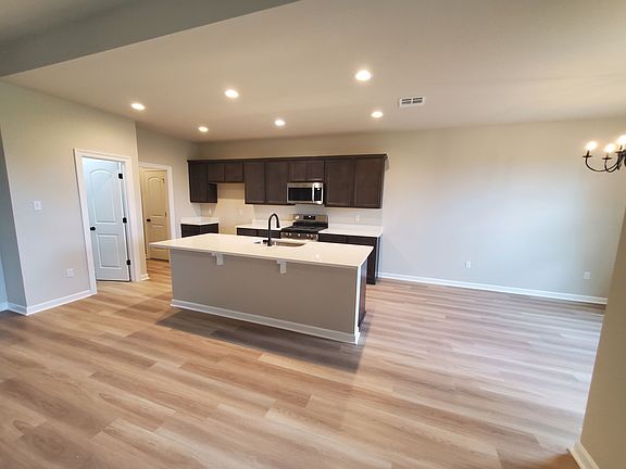 3rd image of 128 Villa Dr