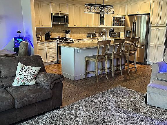 4th image of 326A Peninsula Blvd #A
