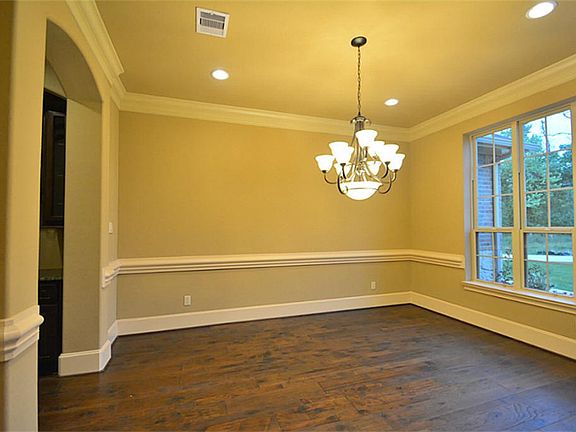 4th image of 4410 Southhampton Ct
