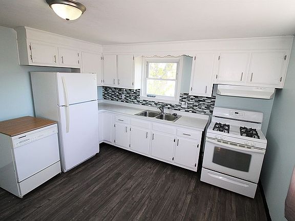 4th image of 39 Fradine Dr
