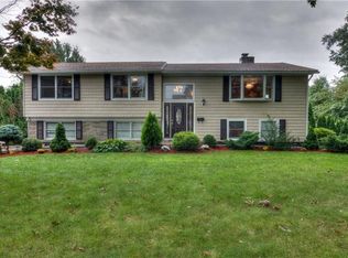 20 Posnegansett Ave, Warwick, RI 02888