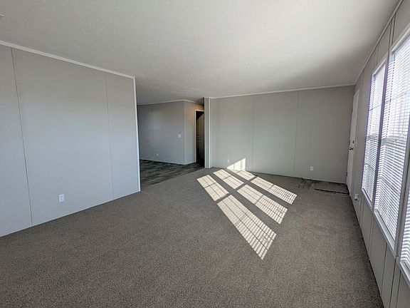 4th image of 471 Montana St
