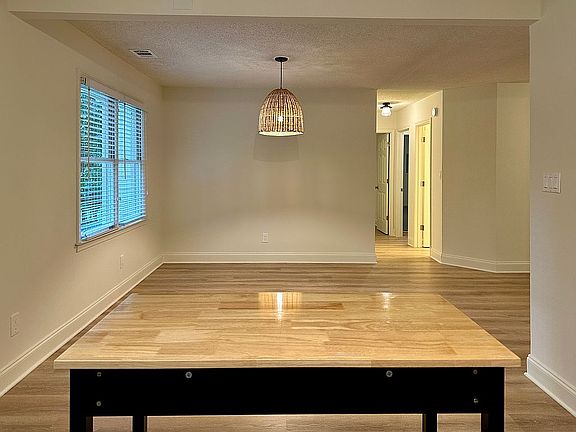 5th image of 305 Tamarac Trl